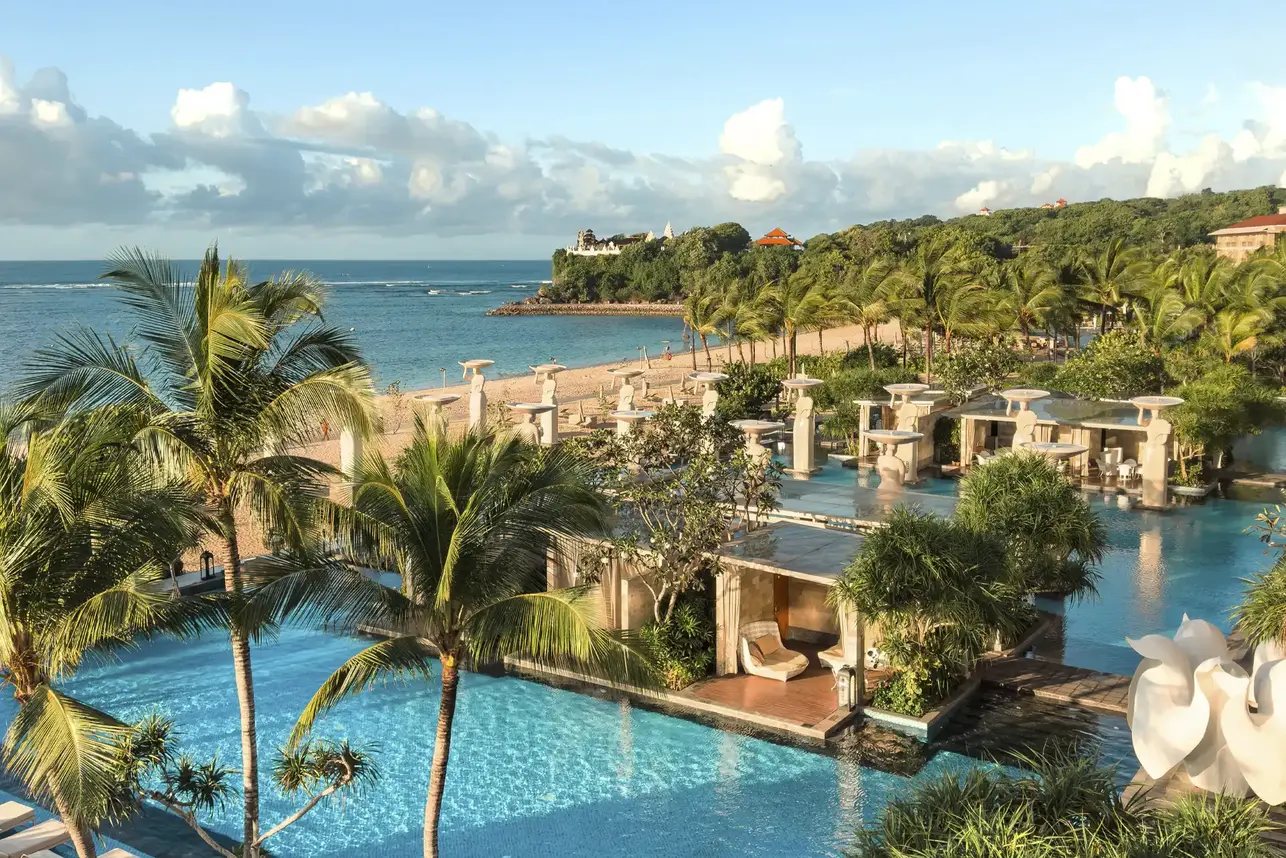 Mulia Resort Nusa Dua Bali — beachfront infinity pool